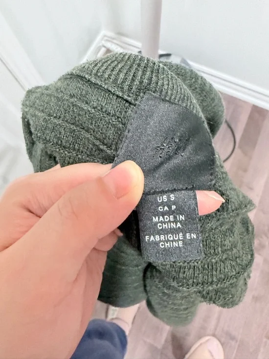 H&M Men's Ribbed Crewneck Sweater in Sage Green - Picture 4 of 5